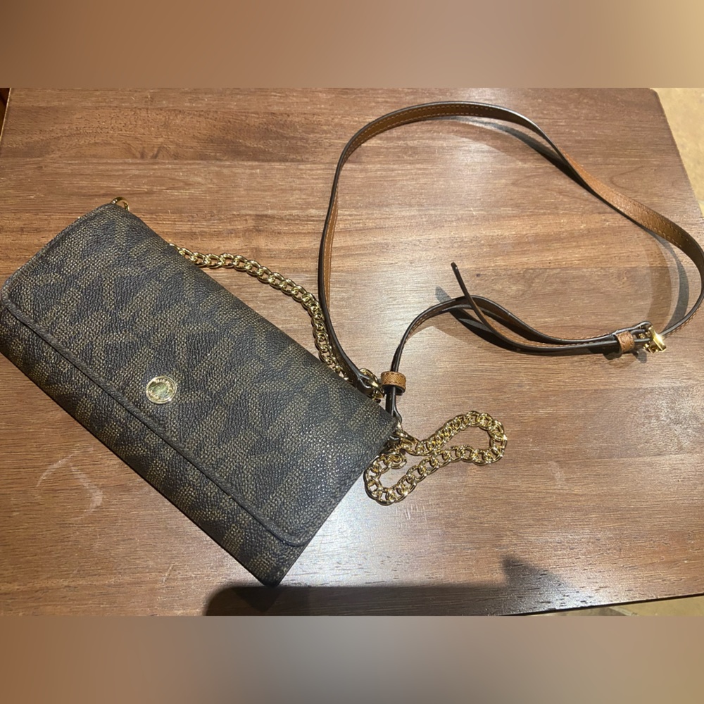 Michael Kors Monogram Large Trifold Wallet/Crossbody